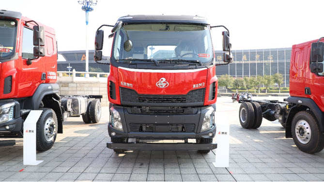 动力足，高承载，乘龙M3 6×2R提升桥自卸车奋战基建开工季