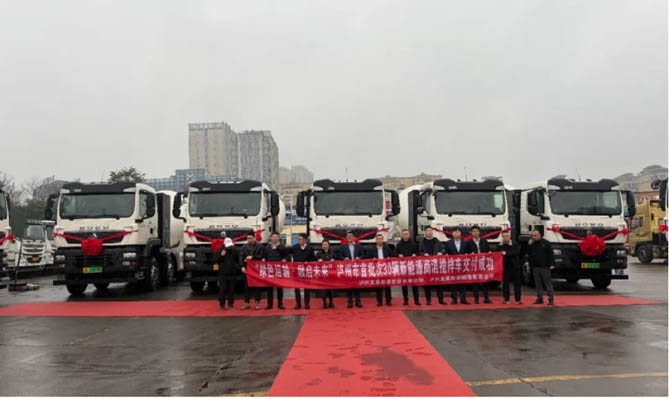 中国重汽首批30台豪沃新能源搅拌车成功交付！