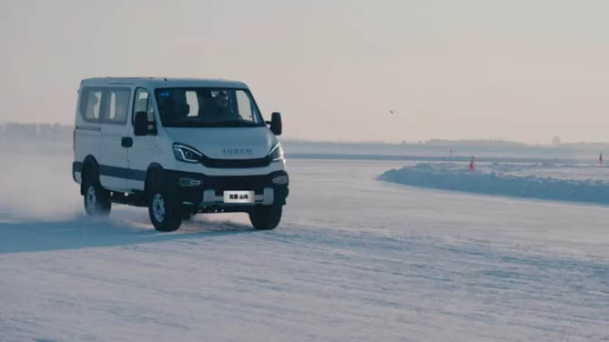 依维柯欧霸·山海：冰雪战场上的“硬核战士”